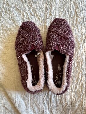 TOMS Women's Maroon Knit Slip-On Slippers with Plush Lining